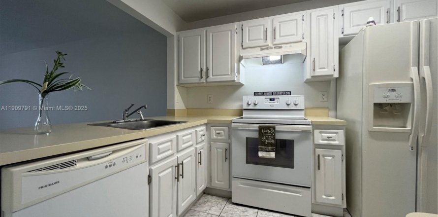 Condo à Lauderhill, Floride, 2 chambres  № 1965402