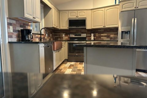 House in Ocala, Florida 3 bedrooms, 307.32 sq.m. № 2410287 - photo 6