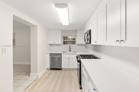 Villa ou maison à louer à Miami, Floride: 3 chambres, 151.71 m2 № 2024151 - photo 10