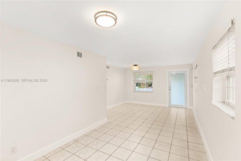 Villa ou maison à louer à Miami, Floride: 3 chambres, 151.71 m2 № 2024151 - photo 6