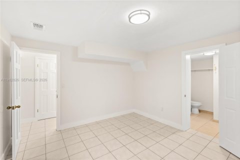Villa ou maison à louer à Miami, Floride: 3 chambres, 151.71 m2 № 2024151 - photo 18