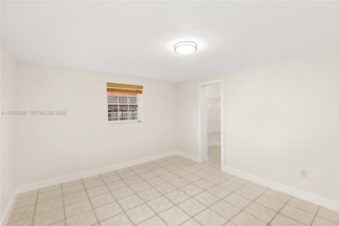 Villa ou maison à louer à Miami, Floride: 3 chambres, 151.71 m2 № 2024151 - photo 14