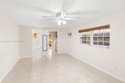 Villa ou maison à louer à Miami, Floride: 3 chambres, 151.71 m2 № 2024151 - photo 28