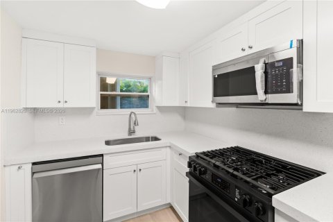 Villa ou maison à louer à Miami, Floride: 3 chambres, 151.71 m2 № 2024151 - photo 9