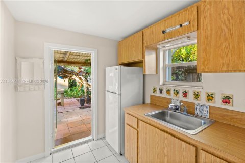 Villa ou maison à louer à Miami, Floride: 3 chambres, 151.71 m2 № 2024151 - photo 27