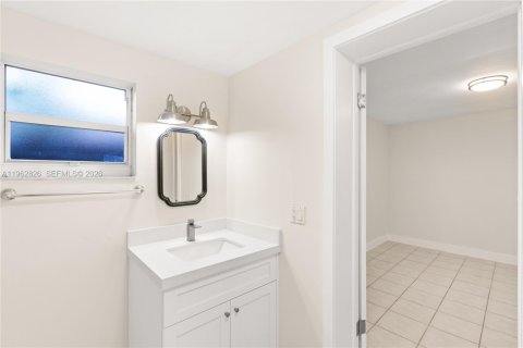 Villa ou maison à louer à Miami, Floride: 3 chambres, 151.71 m2 № 2024151 - photo 20