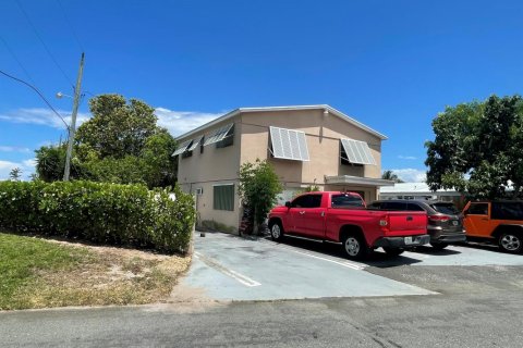 Commercial property in Boynton Beach, Florida 266.63 sq.m. № 1221520 - photo 1