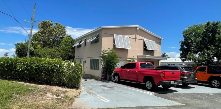 Commercial property in Boynton Beach, Florida 266.63 sq.m. № 1221520
