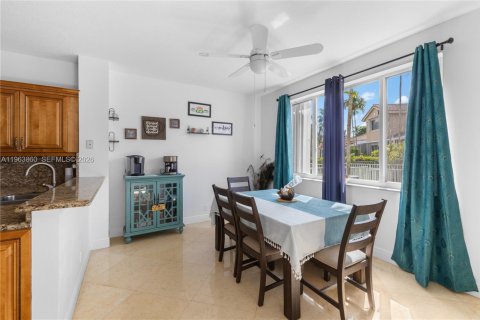 Купить таунхаус в Пемброк-Пайнс, Флорида 3 спальни, 157.47м2, № 2029800 - фото 11