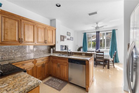 Купить таунхаус в Пемброк-Пайнс, Флорида 3 спальни, 157.47м2, № 2029800 - фото 15