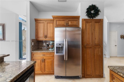 Купить таунхаус в Пемброк-Пайнс, Флорида 3 спальни, 157.47м2, № 2029800 - фото 17