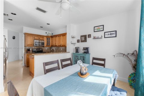 Купить таунхаус в Пемброк-Пайнс, Флорида 3 спальни, 157.47м2, № 2029800 - фото 12