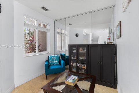 Купить таунхаус в Пемброк-Пайнс, Флорида 3 спальни, 157.47м2, № 2029800 - фото 7