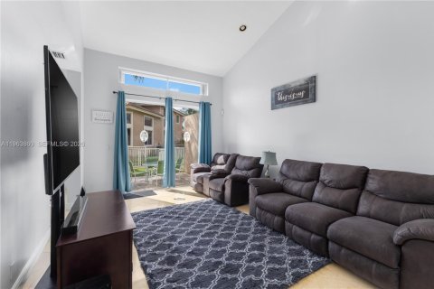 Купить таунхаус в Пемброк-Пайнс, Флорида 3 спальни, 157.47м2, № 2029800 - фото 8