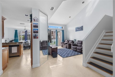 Купить таунхаус в Пемброк-Пайнс, Флорида 3 спальни, 157.47м2, № 2029800 - фото 5