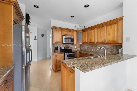 Купить таунхаус в Пемброк-Пайнс, Флорида 3 спальни, 157.47м2, № 2029800 - фото 14