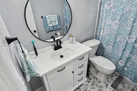 House in Pembroke Pines, Florida 3 bedrooms, 123.84 sq.m. № 2259992 - photo 26