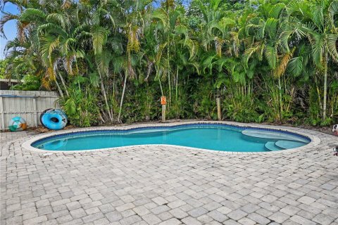 House in Pembroke Pines, Florida 3 bedrooms, 123.84 sq.m. № 2259992 - photo 27