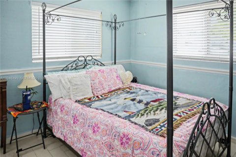 House in Pembroke Pines, Florida 3 bedrooms, 123.84 sq.m. № 2259992 - photo 24