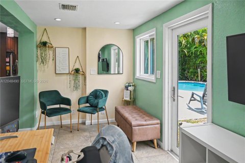 House in Pembroke Pines, Florida 3 bedrooms, 123.84 sq.m. № 2259992 - photo 11