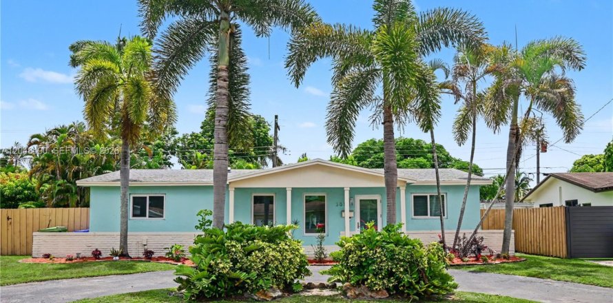 House in Pembroke Pines, Florida 3 bedrooms, 123.84 sq.m. № 2259992
