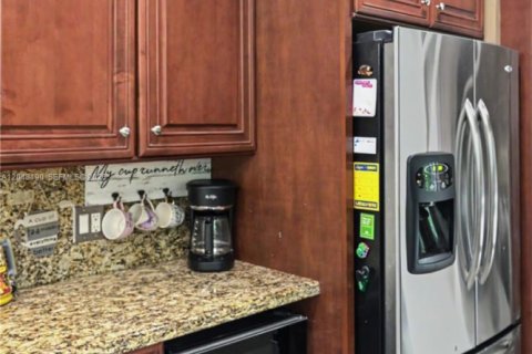 House in Pembroke Pines, Florida 3 bedrooms, 123.84 sq.m. № 2259992 - photo 15