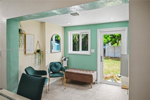 House in Pembroke Pines, Florida 3 bedrooms, 123.84 sq.m. № 2259992 - photo 10