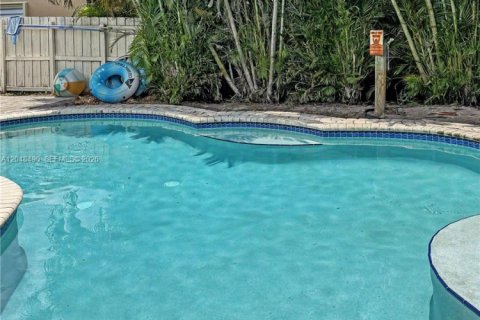 House in Pembroke Pines, Florida 3 bedrooms, 123.84 sq.m. № 2259992 - photo 29
