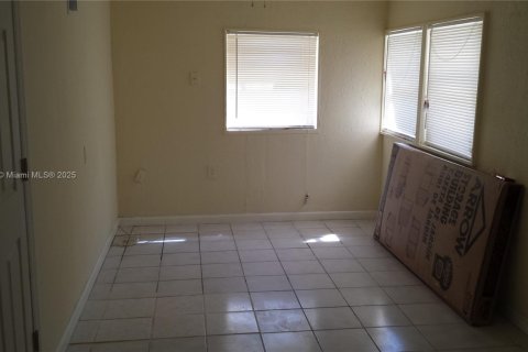 House in Hallandale Beach, Florida 3 bedrooms, 93.65 sq.m. № 1863415 - photo 2