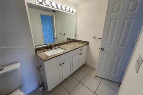 Copropriété à louer à Pembroke Pines, Floride: 2 chambres, 104.98 m2 № 2049572 - photo 8