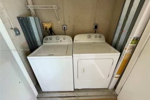 Copropriété à louer à Pembroke Pines, Floride: 2 chambres, 104.98 m2 № 2049572 - photo 14