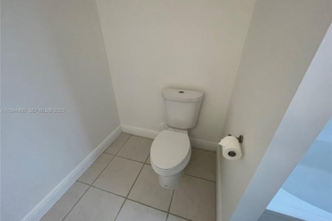 Copropriété à louer à Pembroke Pines, Floride: 2 chambres, 104.98 m2 № 2049572 - photo 5