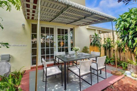 Touwnhouse à vendre à Fort Lauderdale, Floride: 3 chambres, 130.06 m2 № 2032908 - photo 2