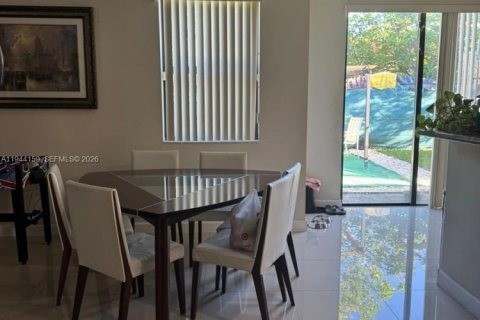 Casa en venta en Miami, Florida, 4 dormitorios, 210.42 m2 № 2000674 - foto 10