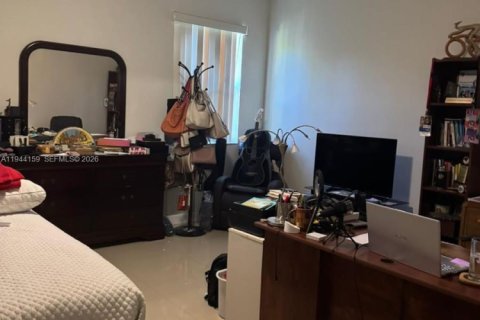 Casa en venta en Miami, Florida, 4 dormitorios, 210.42 m2 № 2000674 - foto 8