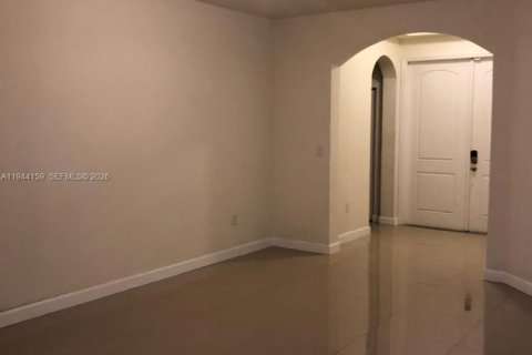 Casa en venta en Miami, Florida, 4 dormitorios, 210.42 m2 № 2000674 - foto 4