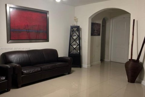 Casa en venta en Miami, Florida, 4 dormitorios, 210.42 m2 № 2000674 - foto 11