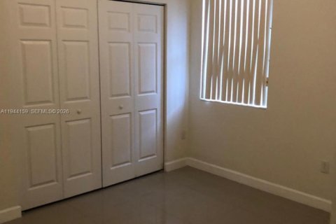 Casa en venta en Miami, Florida, 4 dormitorios, 210.42 m2 № 2000674 - foto 9