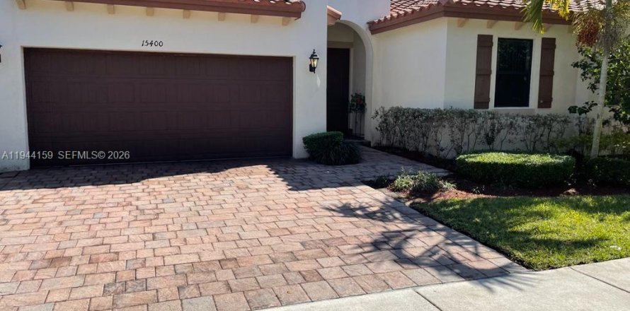 Casa en Miami, Florida 4 dormitorios, 210.42 m2 № 2000674