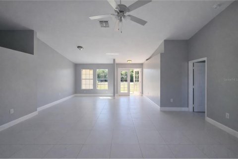 Villa ou maison à louer à Lehigh Acres, Floride: 3 chambres, 132.57 m2 № 2105478 - photo 3