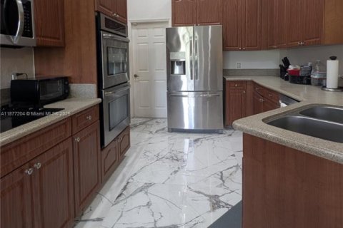 House in Lehigh Acres, Florida 3 bedrooms, 162.76 sq.m. № 1928976 - photo 2