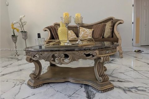 House in Lehigh Acres, Florida 3 bedrooms, 162.76 sq.m. № 1928976 - photo 9