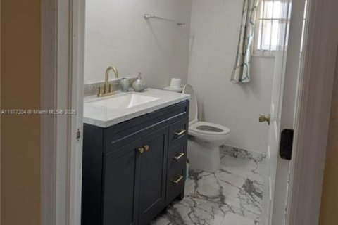 House in Lehigh Acres, Florida 3 bedrooms, 162.76 sq.m. № 1928976 - photo 7