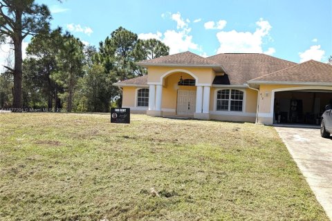 House in Lehigh Acres, Florida 3 bedrooms, 162.76 sq.m. № 1928976 - photo 1