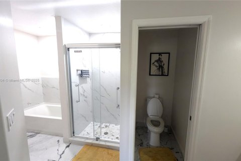 House in Lehigh Acres, Florida 3 bedrooms, 162.76 sq.m. № 1928976 - photo 5