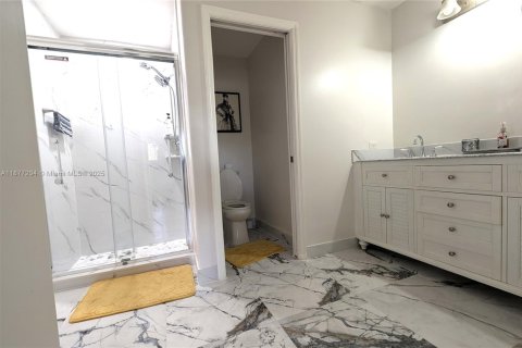 House in Lehigh Acres, Florida 3 bedrooms, 162.76 sq.m. № 1928976 - photo 4