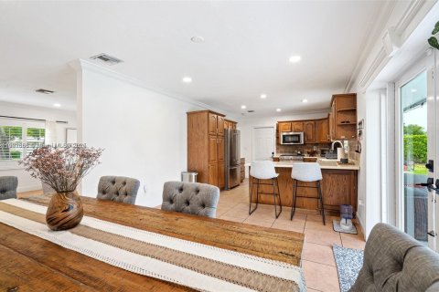 Casa en alquiler en Miami, Florida, 3 dormitorios, 139.35 m2 № 1965858 - foto 23