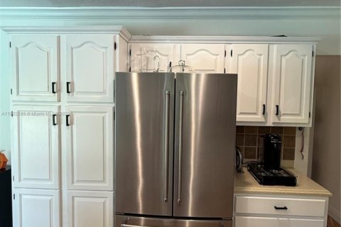 Casa en alquiler en Miami, Florida, 3 dormitorios, 139.35 m2 № 1965858 - foto 14