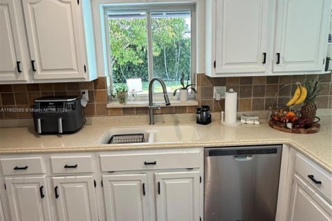 Casa en alquiler en Miami, Florida, 3 dormitorios, 139.35 m2 № 1965858 - foto 16