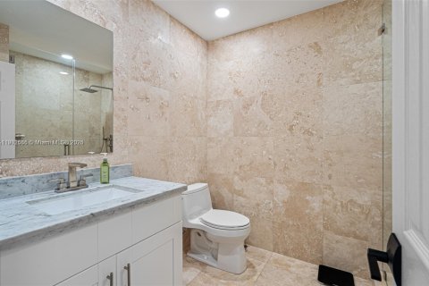 Casa en alquiler en Miami, Florida, 3 dormitorios, 139.35 m2 № 1965858 - foto 24